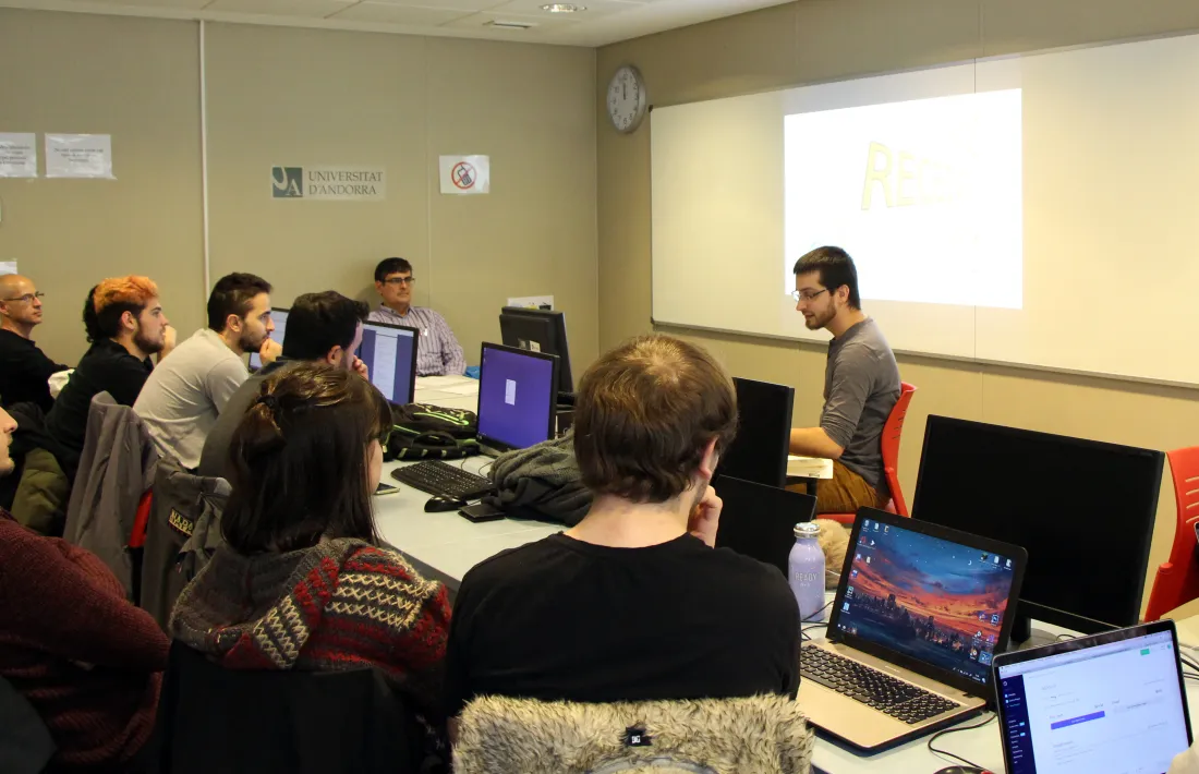 Un moment de la formació 'Videojocs: de què parlem? / Videojocs: art i tecnologia', impartida a la Universitat d'Andorra i organitzada per Andorra Telecom.