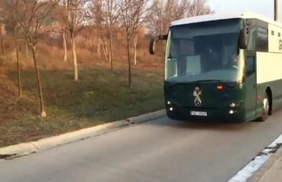 El vehicle de la guàrdia civil a la sortida de Can Brians 2.