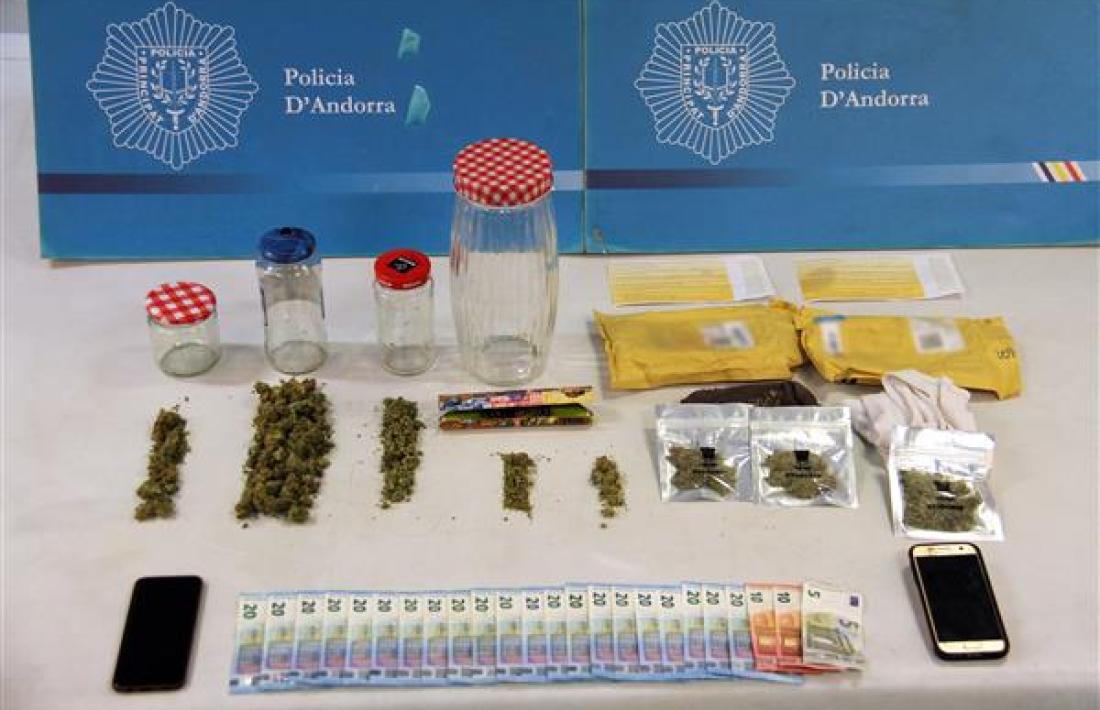La droga comissada per la Policia.