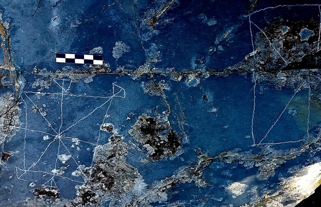 Taulers que ha descobert a Padern, i que abunden sobretot a la part més enfilada i inaccessible de la muntanya: Casamajor creu que són precristianes.