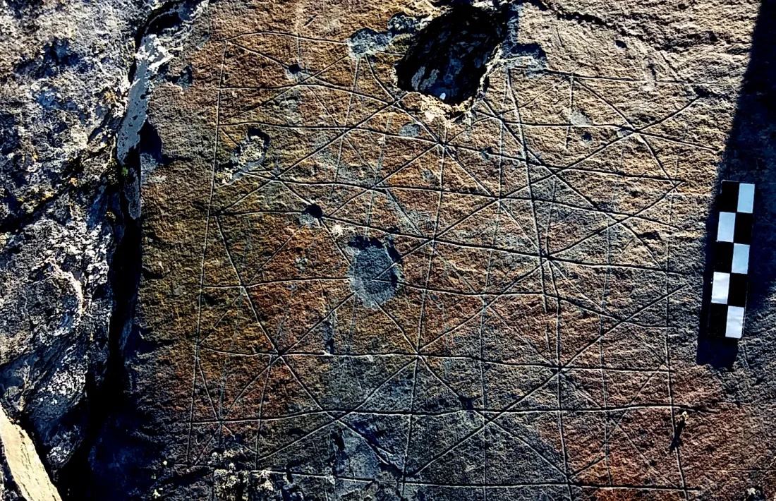 Taulers que ha descobert a Padern, i que abunden sobretot a la part més enfilada i inaccessible de la muntanya: Casamajor creu que són precristianes.
