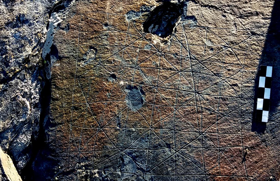 Taulers que ha descobert a Padern, i que abunden sobretot a la part més enfilada i inaccessible de la muntanya: Casamajor creu que són precristianes.