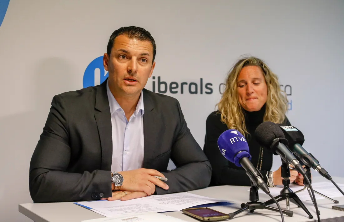 Jordi Gallardo i Eva López en un moment de la compareixença d’ahir.