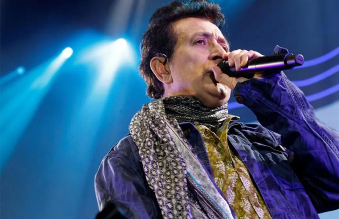 Manolo García s'estrena en format acústic després de 40 anys als escenaris, primer amb Los Rápidos, després amb Los Burros i El Último de la Fila, i des del 1998 en solitari.