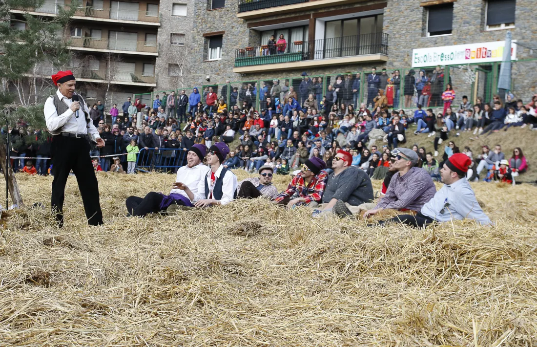 Un moment de la representació del 'Ball de l'Ossa' d'Encamp.