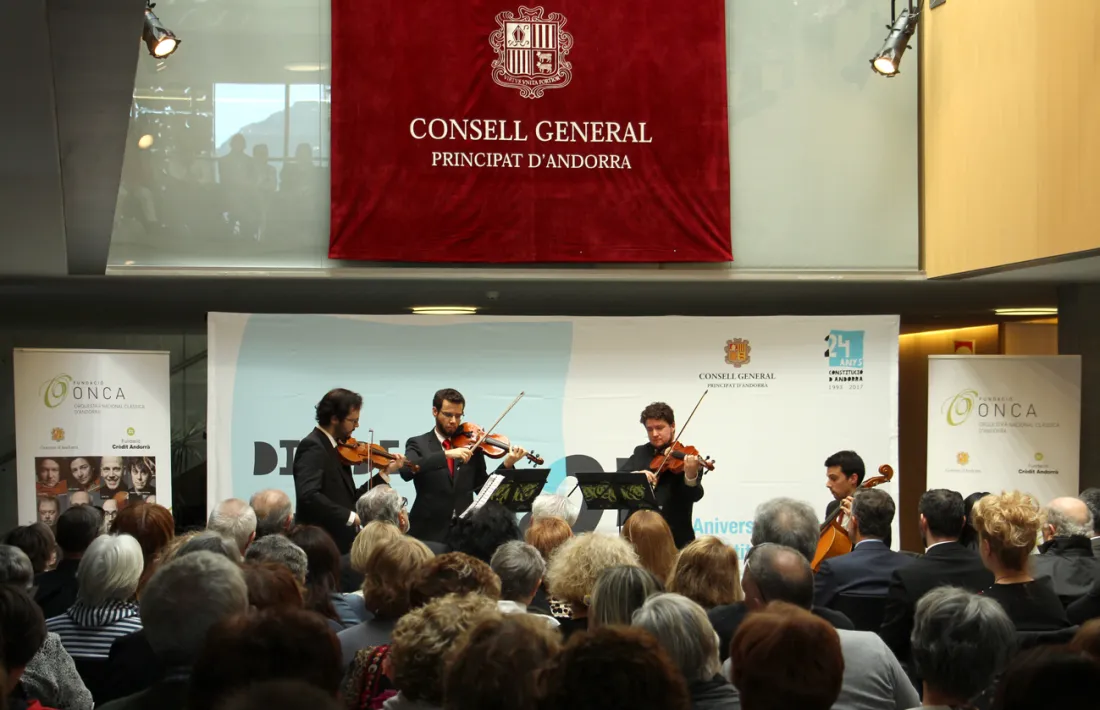 Un concert de la Consitució interpretat per l'ONCA al vestíbul del Consell General.