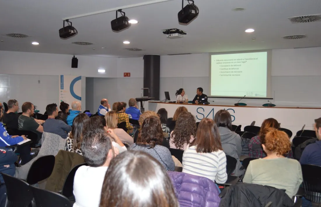  Curs sobre com actuar davant d’un mort per part del SUM, policia i forenses. 