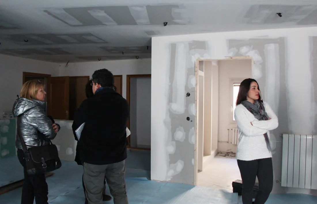 Visita d’obres a la nova residència que s’habilitarà als Tallers d’art.