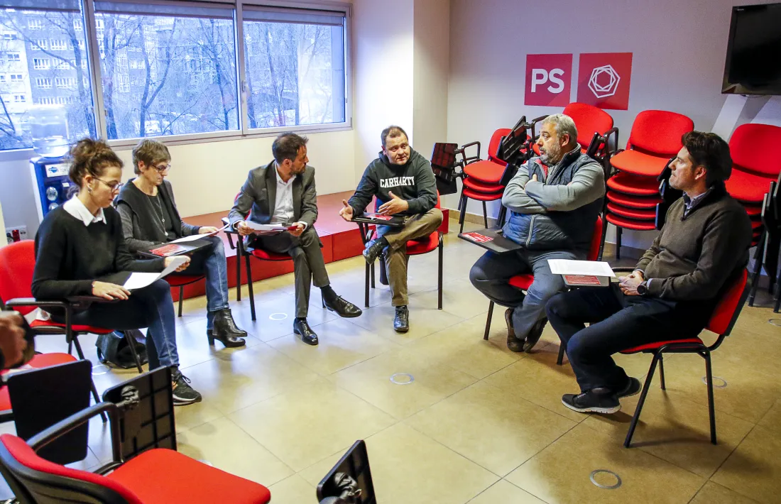 Un moment de la reunió dels candidats del PS amb els representants de SEP i Sipaag.