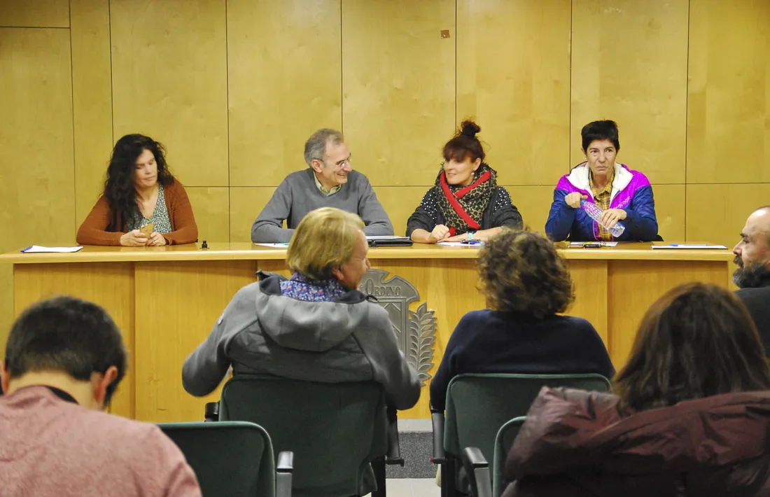 Un moment de la reunió per debatre el paper del quart del 16 de gener passat.