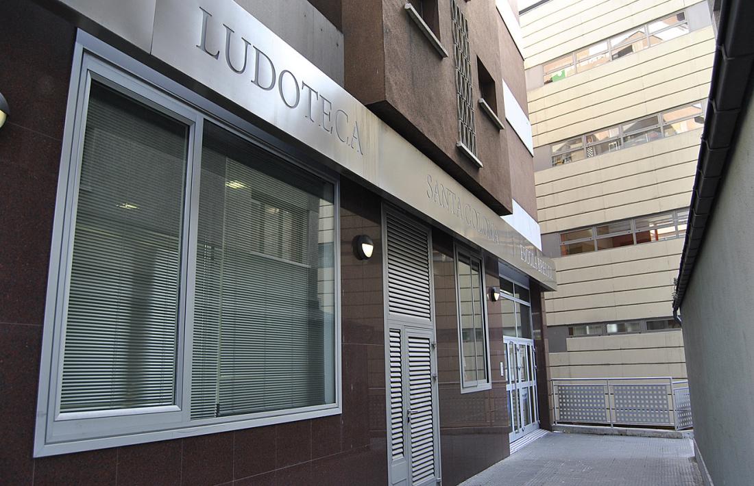 Façana de la ludoteca de Santa Coloma.