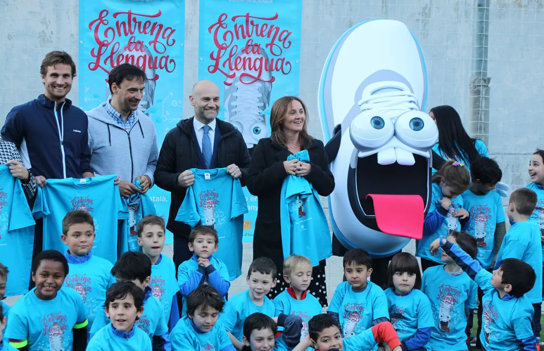 Un moment de la presentació de la campanya 'Entrena la llengua'.
