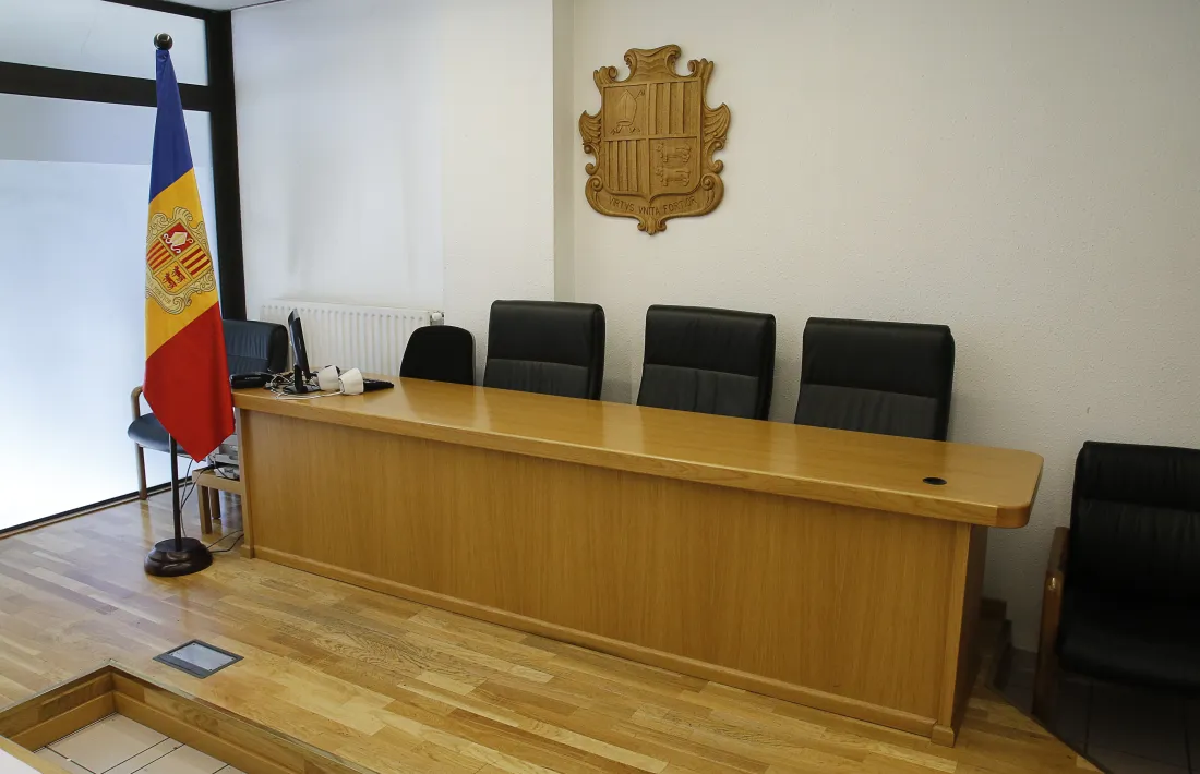 El processat, de 24 anys, i la víctima, de 46 anys, van comparèixer ahir al judici. 