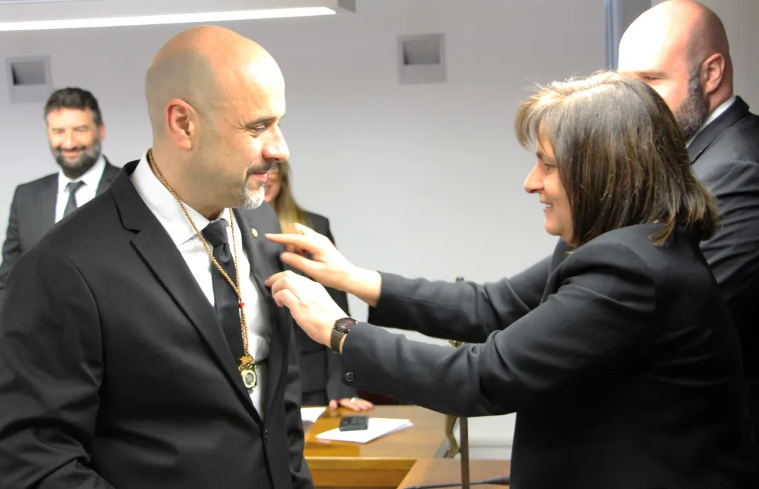 ANA/ La cònsol major d'Escaldes-Engordany, Trini Marín, durant el nomenament d'Higini Martínez-Illescas com a nou conseller liberal del comú.