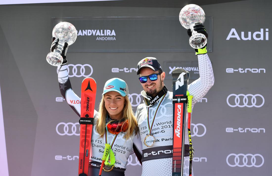 Mikaela Shiffrin i Dominik Paris amb els Globus de Cristall que els acredita com a guanyadors de la disciplina de supergegant.
