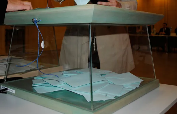 146308_shan-rebut-peticions-correu-ana_1290481129_1147362_1233x820