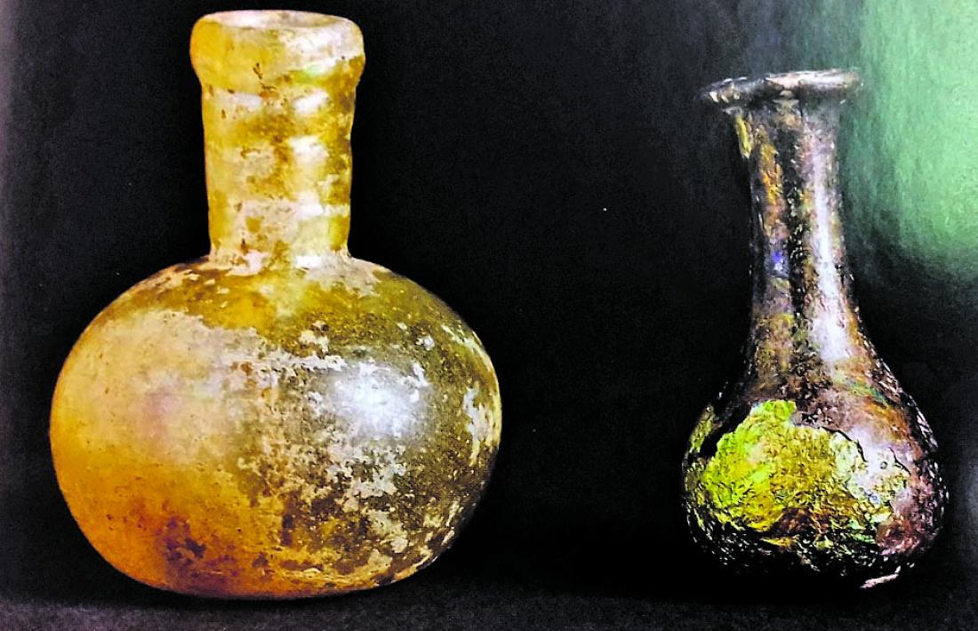 Ampolletes del VIII exhumades a Sant Vicenç d’Enclar; lipsanoteca de Sant Serni de Nagol, descoberta el 1976; canelobre del XIII conservat fins ara a Sant Iscle i Santa Victòria, i calze de peltre del segle X procedent de la necròpoli de Sant Joan de Caselles.