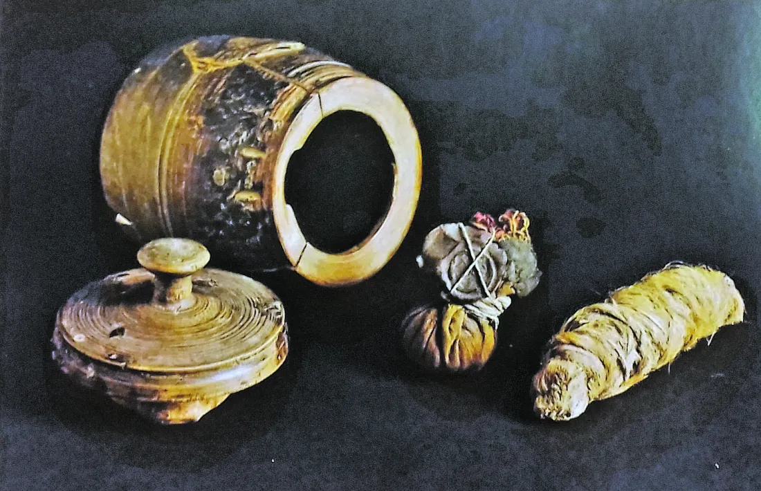 Ampolletes del VIII exhumades a Sant Vicenç d’Enclar; lipsanoteca de Sant Serni de Nagol, descoberta el 1976; canelobre del XIII conservat fins ara a Sant Iscle i Santa Victòria, i calze de peltre del segle X procedent de la necròpoli de Sant Joan de Caselles.