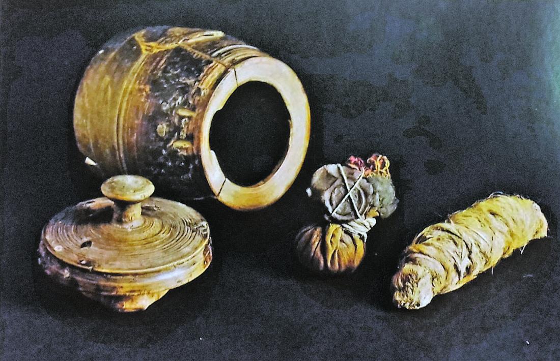 Ampolletes del VIII exhumades a Sant Vicenç d’Enclar; lipsanoteca de Sant Serni de Nagol, descoberta el 1976; canelobre del XIII conservat fins ara a Sant Iscle i Santa Victòria, i calze de peltre del segle X procedent de la necròpoli de Sant Joan de Caselles.