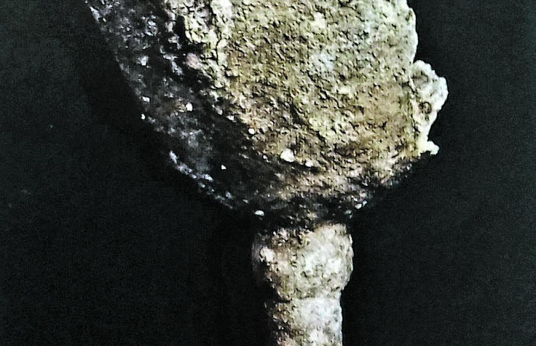 Ampolletes del VIII exhumades a Sant Vicenç d’Enclar; lipsanoteca de Sant Serni de Nagol, descoberta el 1976; canelobre del XIII conservat fins ara a Sant Iscle i Santa Victòria, i calze de peltre del segle X procedent de la necròpoli de Sant Joan de Caselles.