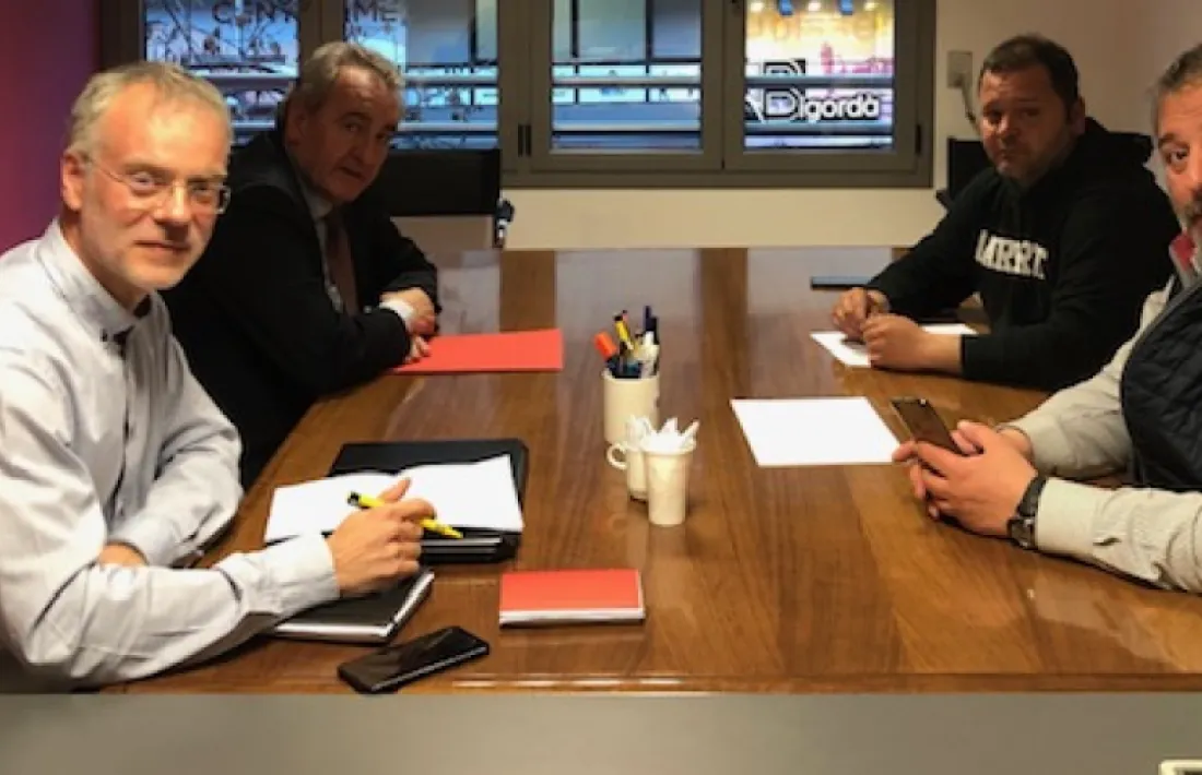 Josep Roig i Jaume Bartumeu amb els representants del Sipaag i el SEP.