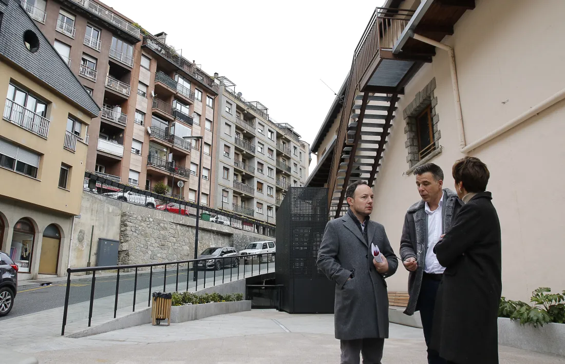 Xavier Espot, Núria Rossell i Marc Pons van presentar ahir algunes de les propostes de Demòcrates en matèria d’habitatge.