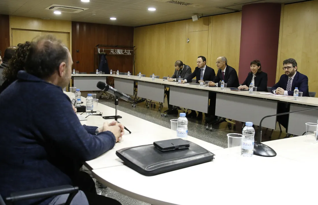 Una de les reunions entre el Govern i els sindicats de l’Administració.