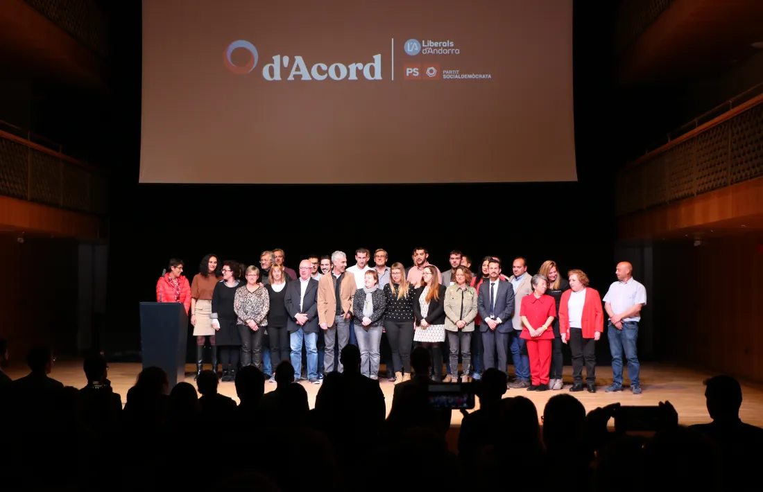 Els candidats de les llistes territorials de d’Acord, ahir a l’Auditori Nacional.