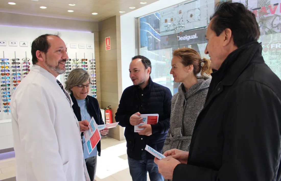 Espot, Calvó i Tarrado van visitar ahir alguns comerços de l’eix central.