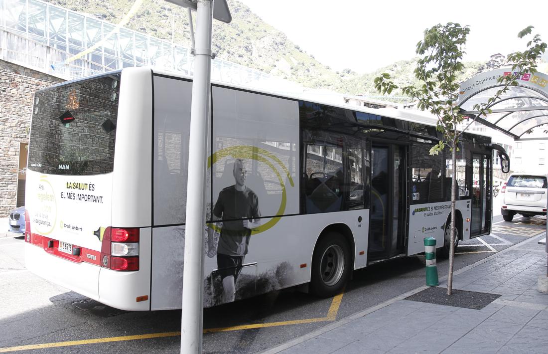 Un autobús de transport públic nacional.