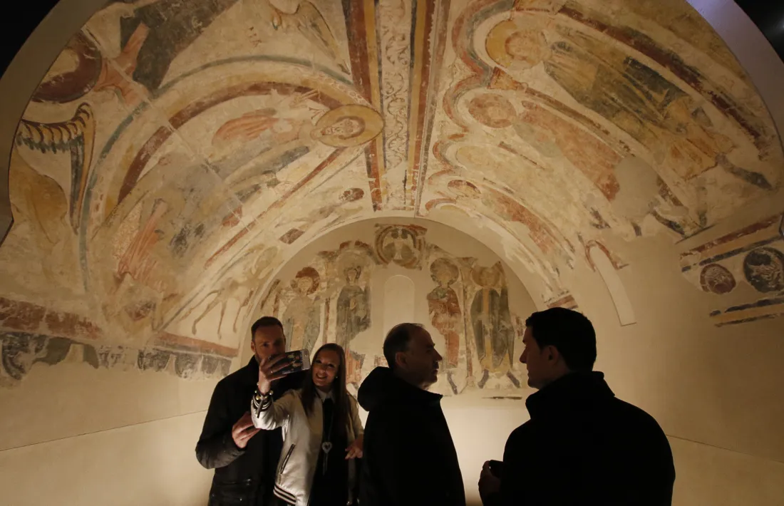 Els frescos són la peça estrella de l’Espai Columba, que incorpora també un videomural amb 18 pantalles i 20 metres quadrats.