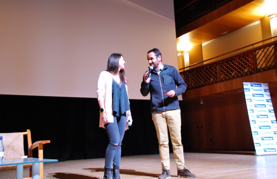 Estefania Troguet i el conseller de Turisme, Esports i Dinamització del comú d'Ordino, Jordi Serracanta, presenten el documental 'Guanyant alçada'.