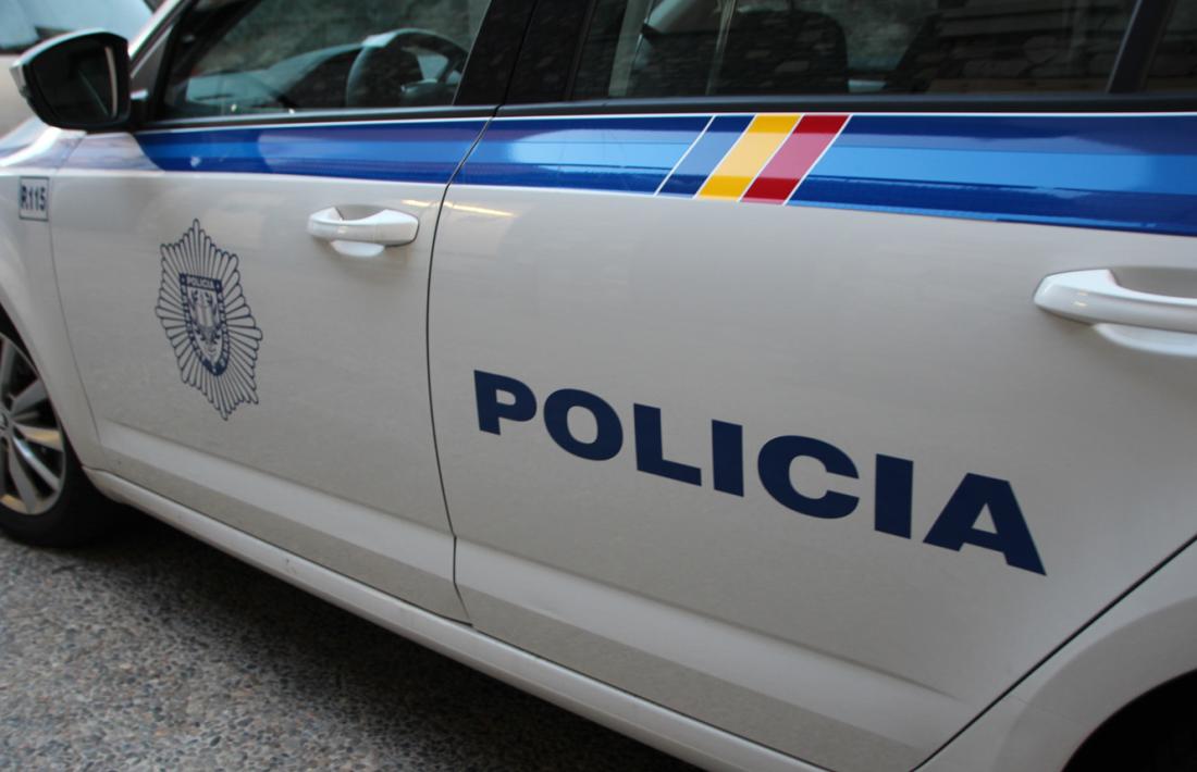 Els dos vehicles que van col·lisionar al carrer Consell de la Terra d’Escaldes. 