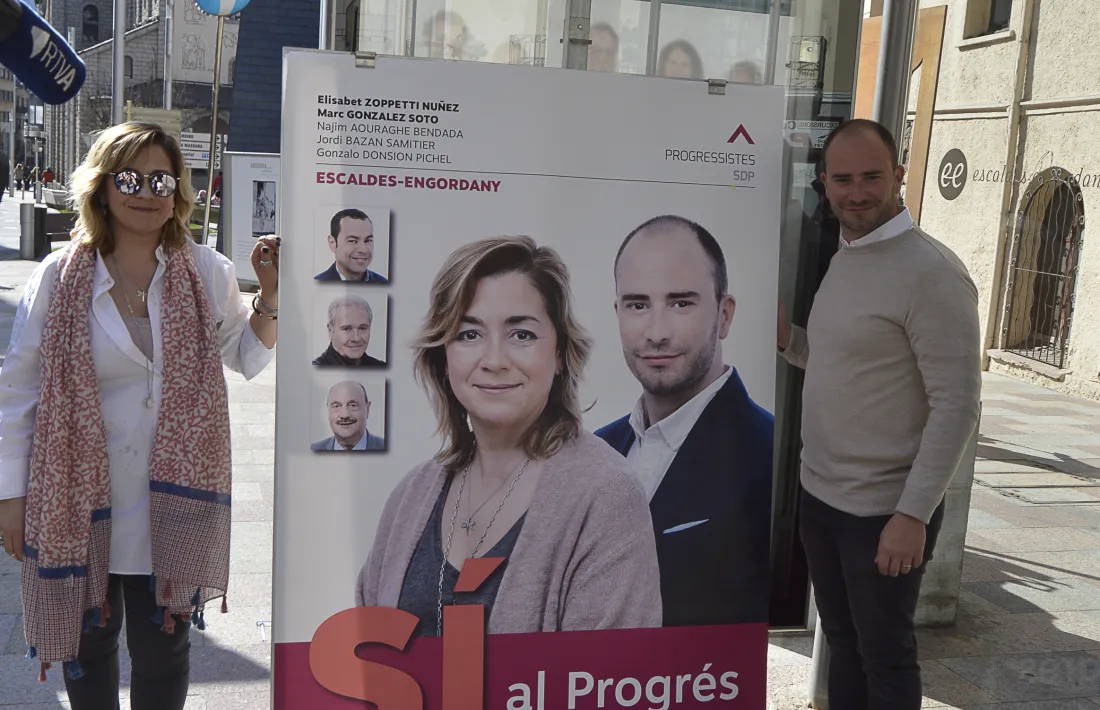 Els candidats d’SDP van estar acompanyats per la plana major de la formació.