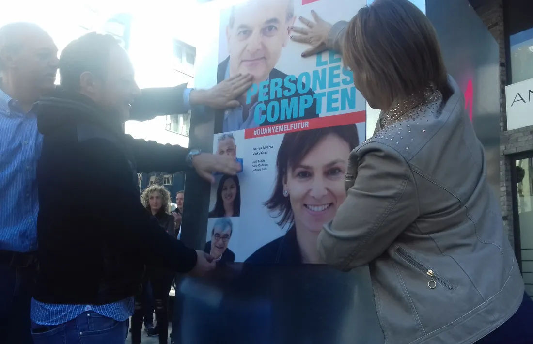 Xavier Espot va ajudar els dos candidats taronja, Carles Álvarez Marfany i Vicky Grau.