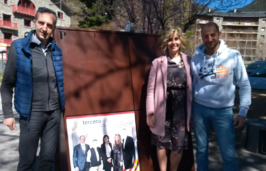 Olga Martínez i altres candidats de la llista de Terceravia a Encamp. 