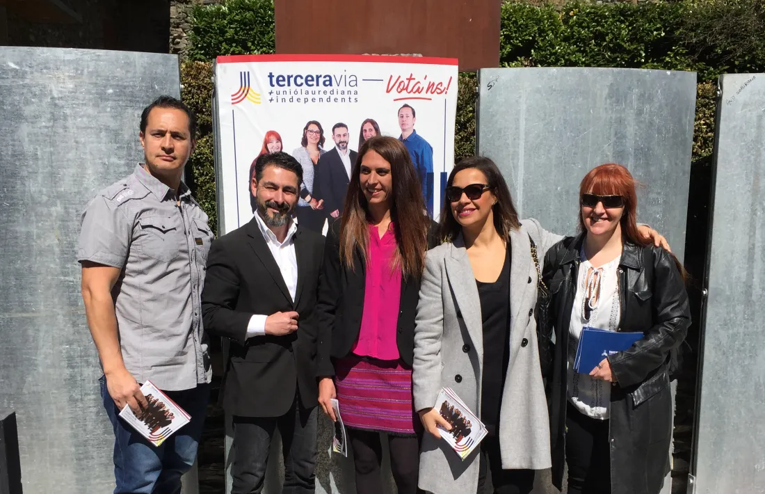 Terceravia, amb Noemí Amador al capdavant, va penjar el primer cartell de les eleccions.