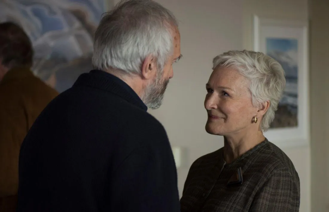 Jonathan Pryce i Glenn Close, parella madura amb crisi a la vista a ‘La buena esposa’.