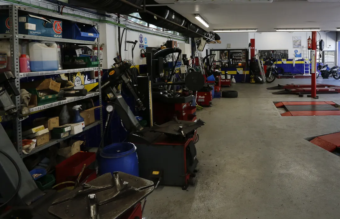 El sector del comerç i la reparació de vehicles és el que ha registrat més accidents, 788, i baixes laborals, 387.