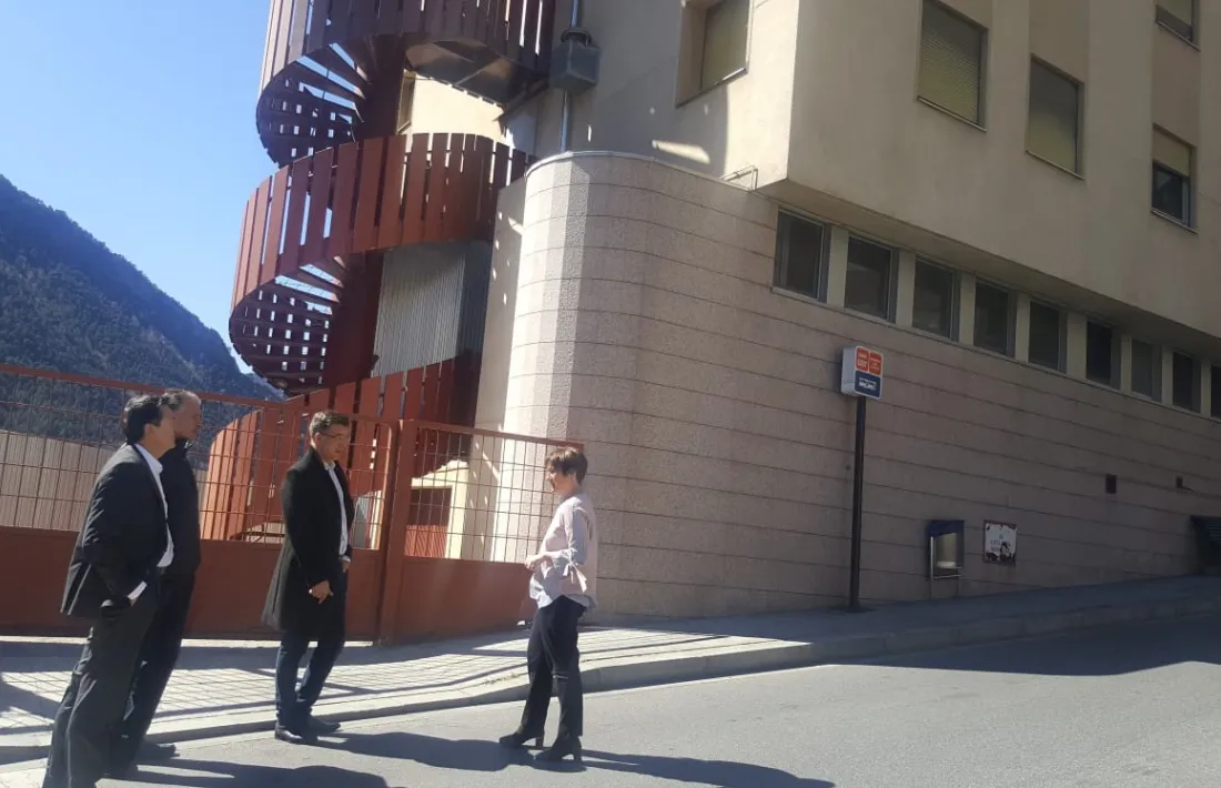 Tarrado, Pons i Suñé, ahir davant de la residència Solà d’Enclar.