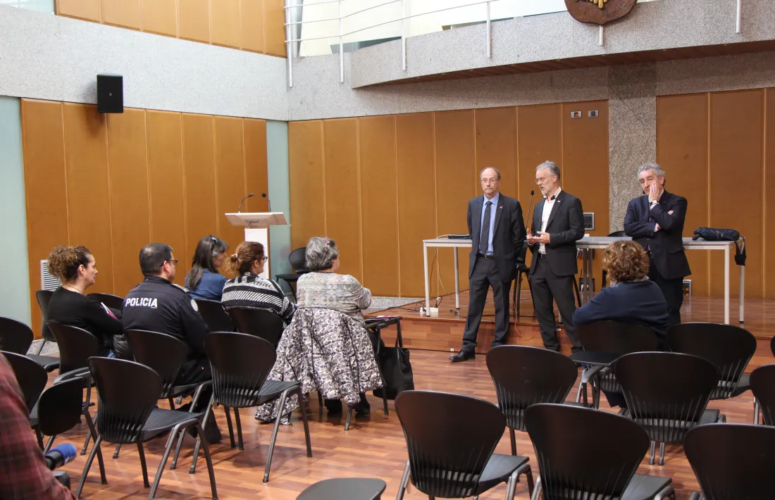 Naudi, Roig i Bartumeu durant la seva reunió amb representants de la policia a Escaldes-Engordany.