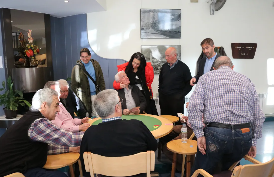 Els candidats de d'Acord amb un grup de padrins d'Encamp.