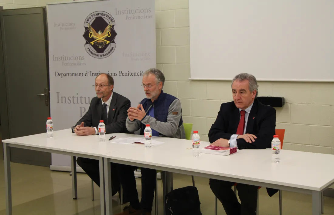 El candidat de Progressistes-SDP, Josep Roig, amb Naudi i Bartumeu.