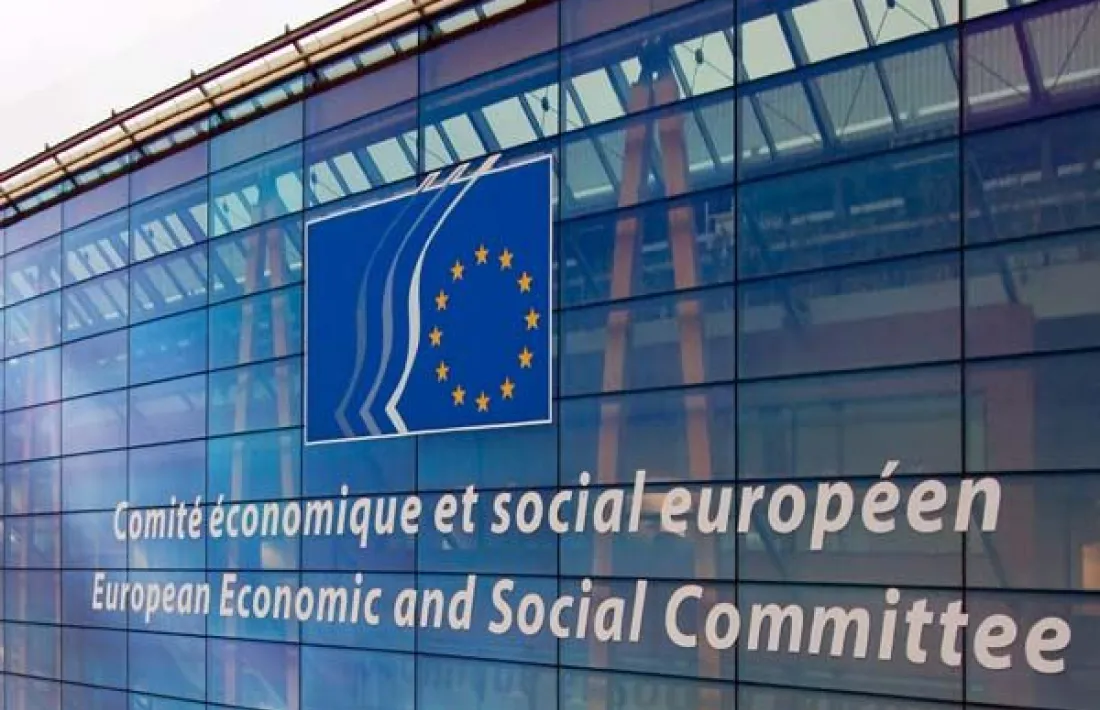 Cinc sindicats denuncien que el Govern faci públic un informe del Comitè Europeu que fa referència a la llei ja derogada. 