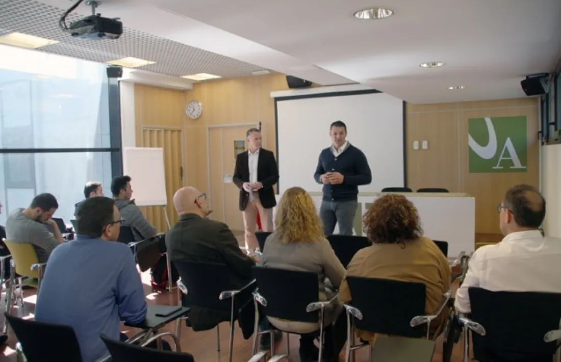 Jordi Gallardo i Ferran Costa durant la trobada d’ahir amb la comunitat universitària de l’UdA.