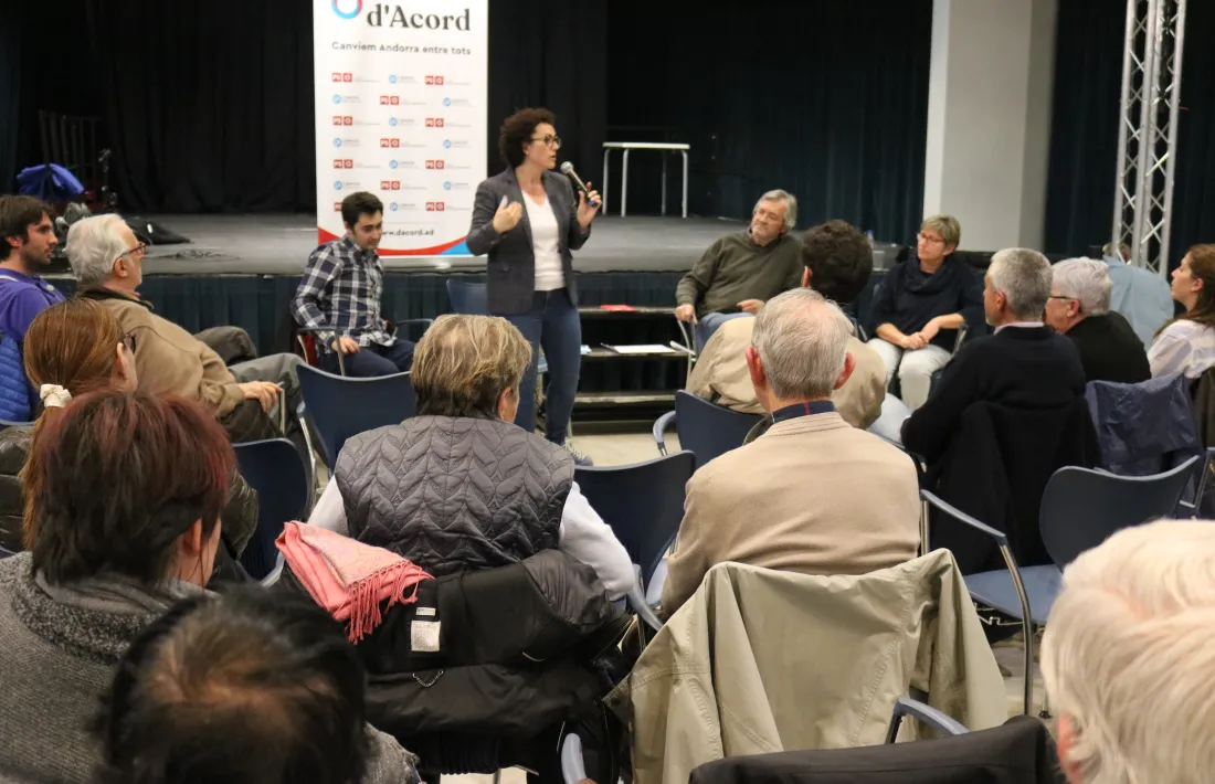 Debat de d'Acord sobre el vial de la Massana, ahir.