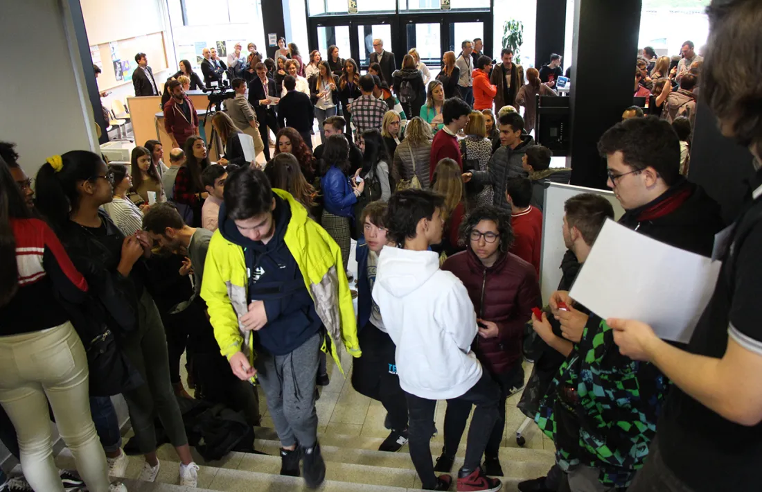 La recepció del Centre de Formació Professional d'Aixovall durant la jornada de portes obertes.