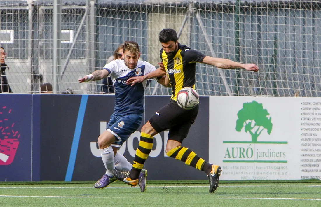 El Vall Banc, amb 10 jugadors, s’imposa a la UE Santa Coloma
