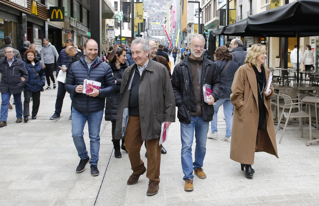 Els candidats de Progressistes-SDP ahir a l’avinguda Meritxell.