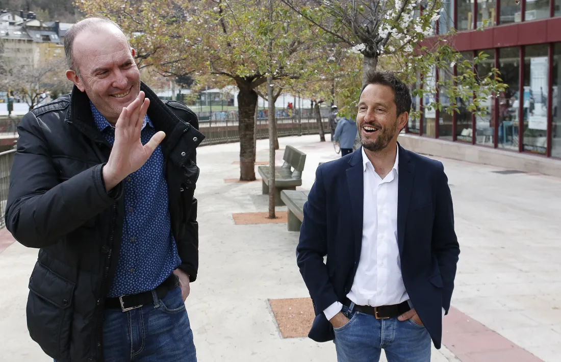 Pere López i Joaquim Miró van presentar ahir les propostes del PS relatives a política fiscal.